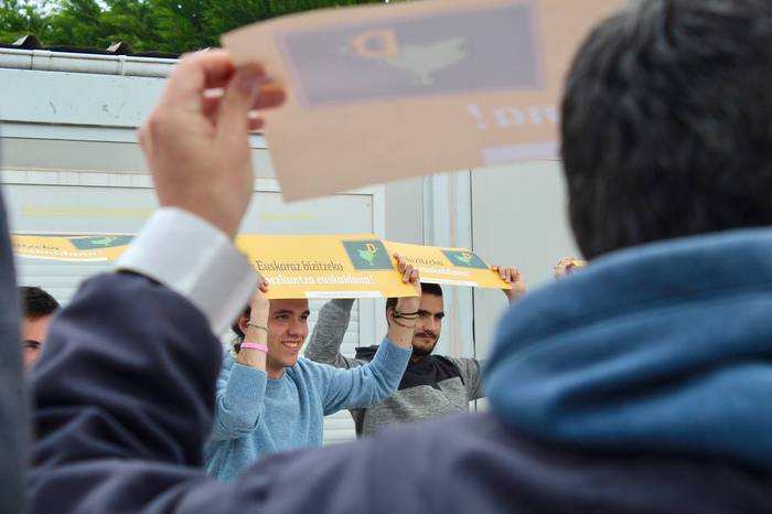 Euskal Herrian Euskaraz taldea