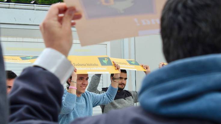 Euskal Herrian Euskaraz taldea