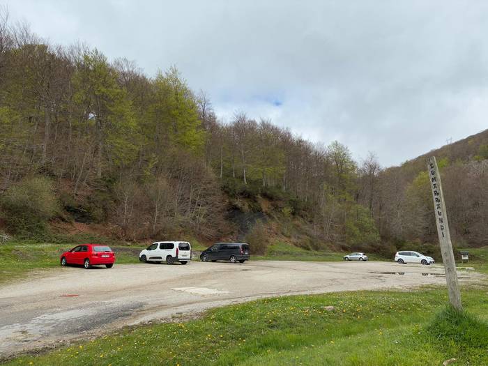 Aparkaleku berri bat izango du Zumarraundik