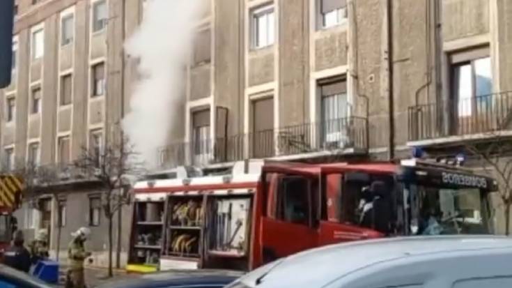 Zauritu bat San Kristobal auzoko etxebizitza batean piztutako sute batean