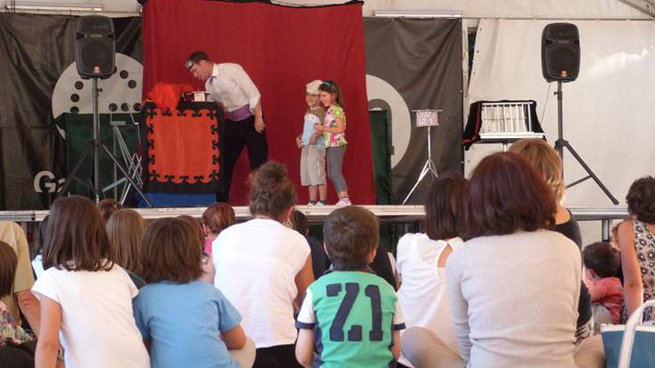 'Igandeak jai, familia giroan euskaraz', iraileko saioa iruditan