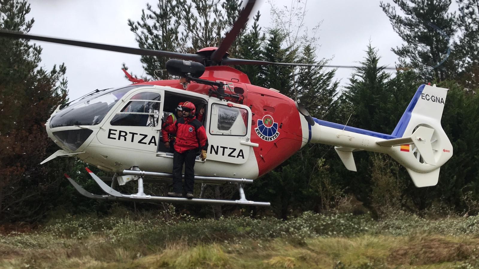 Min hartu duen mendizale bat erreskatatu dute Bustuko Ganetik