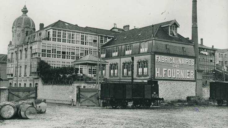 Fourniertarren historia liburu batean jaso dute