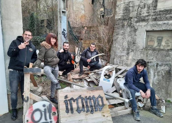 Iramo, Arabaren ahotsa 'Chaos in the Basque Country' bilduman