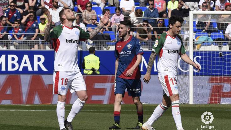 Alavesek bolada ezin hobean jarraitzen du