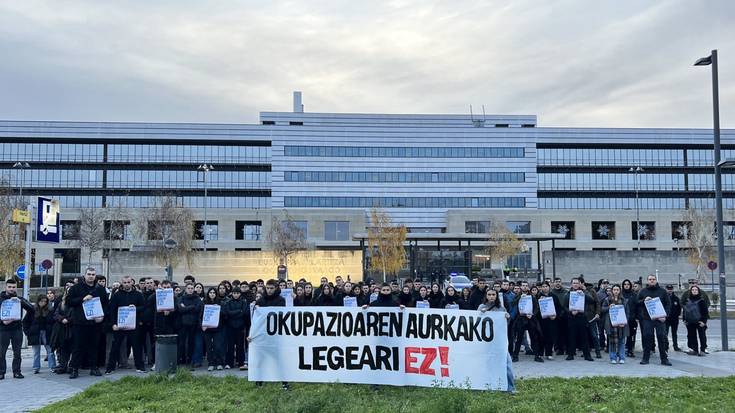 Okupazioaren kriminalizazioa salatzeko elkarretaratzea egin dute Gasteizen