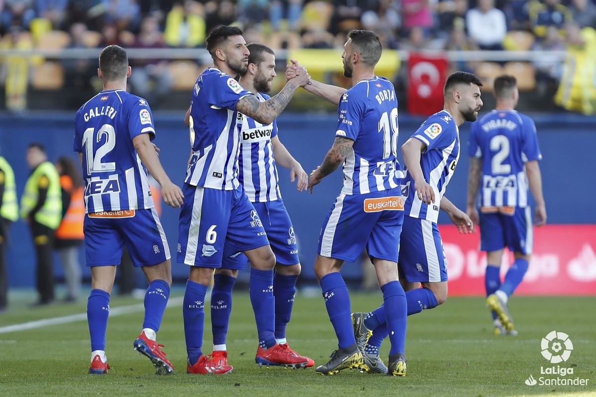 Alavesek gora begira jarraitzen du