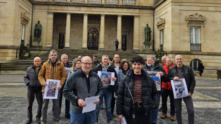 Papera jasotzeko zerbitzua hobetzeko edo kuadrillen esku uzteko eskatu dute