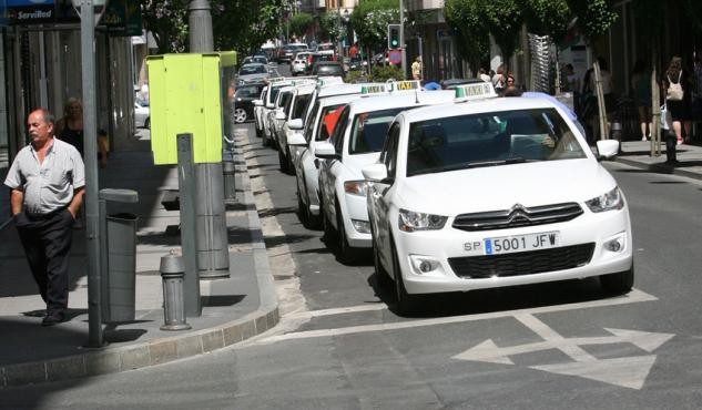 Taxia eskatzeko app berri bat aurkeztu dute