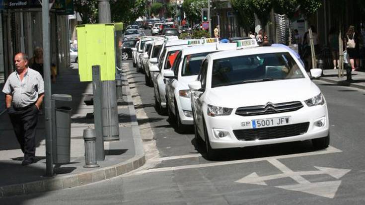 Taxia eskatzeko app berri bat aurkeztu dute