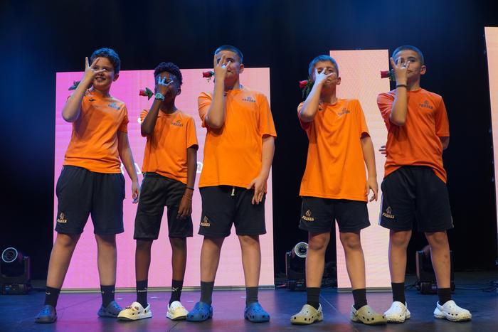 Futbolari beltzaranak