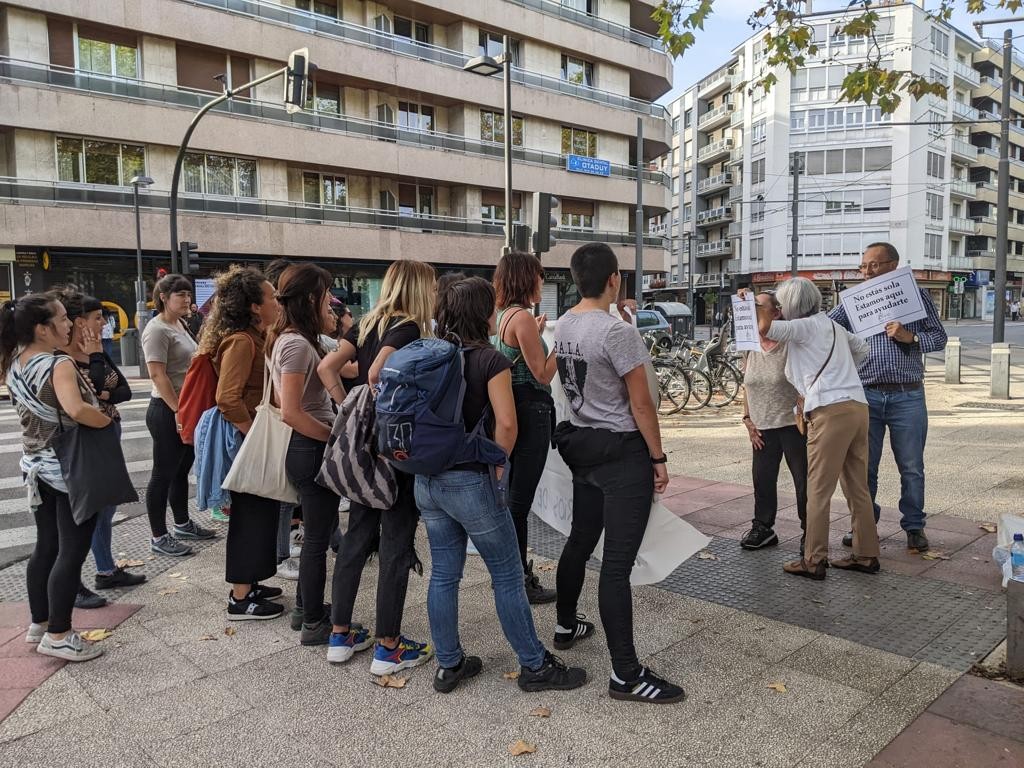 Lau pertsona identifikatu dituzte abortu eskubidearen aldeko elkarretaratze batean