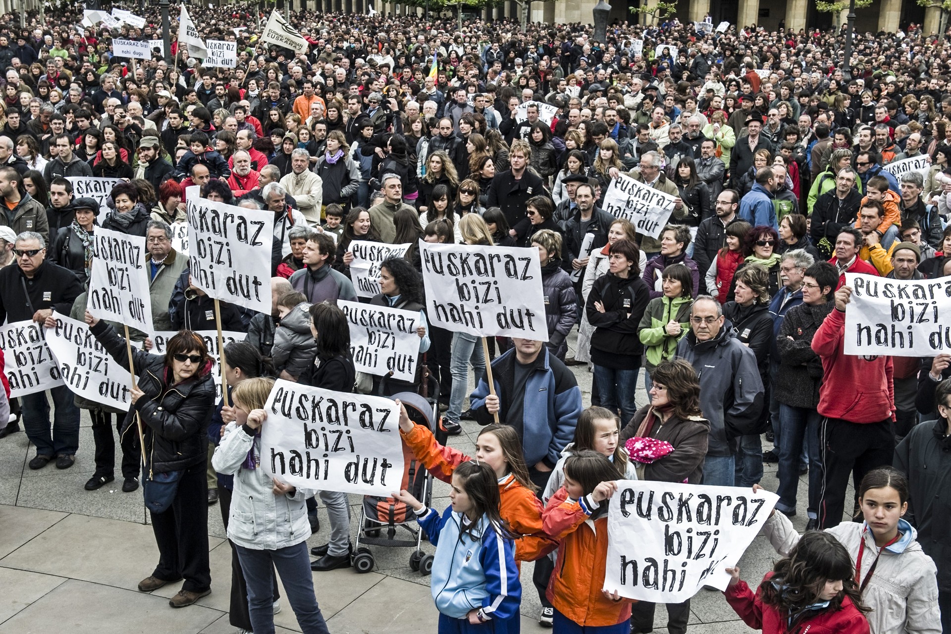 Euskara despolitizatu?