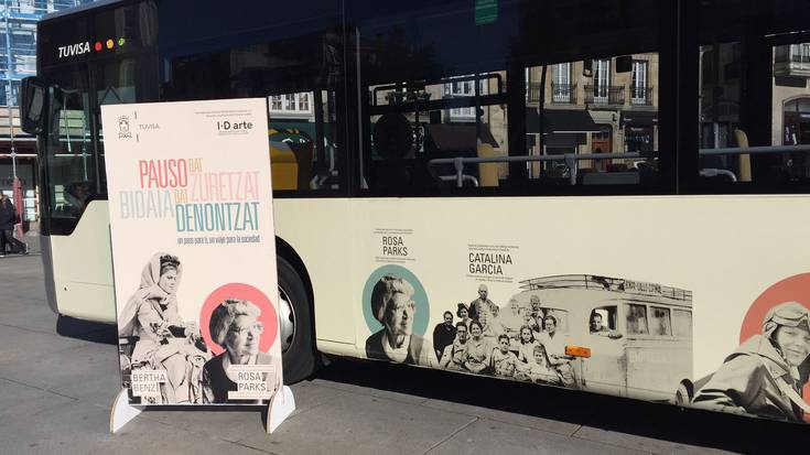 Aldaketa sozialak eragin zituzten emakumeen irudiak, Tuvisako autobusean