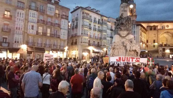 Katalunian izandako azken atxiloketak gaitzetsi dituzte gasteiztarrek
