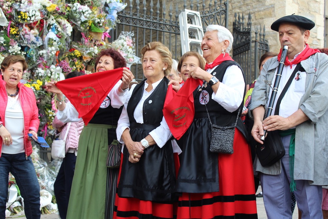 'Meneito' dantza, sukaldaritza lehia eta esku-pilota finala, beteranoen egun handian