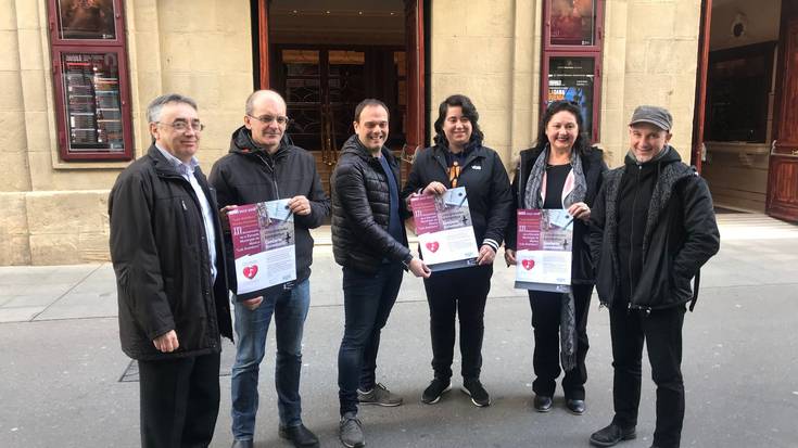 200 lagun baino gehiago oholtzan, Luis Aranburu musika eskolaren urteurrenean