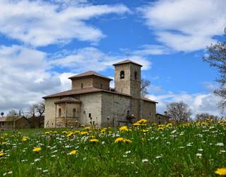 Ahizpen artean mundu bat