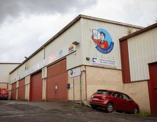 Langile bat hil da Laudioko Bebidas Serrano enpresan