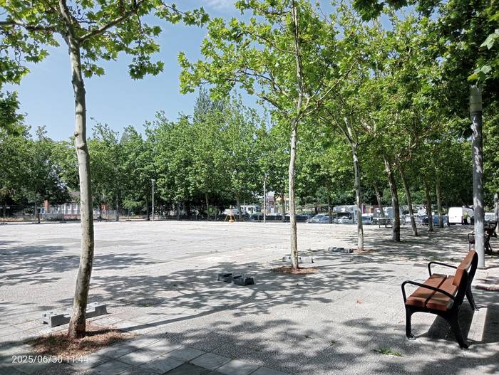 Abetxukun pergola fotovoltaikoa paratzeko lanak hasi dituzte