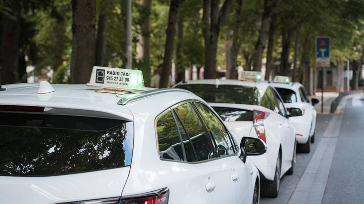 Hogei taxi lizentzia berri izango ditu Gasteizek