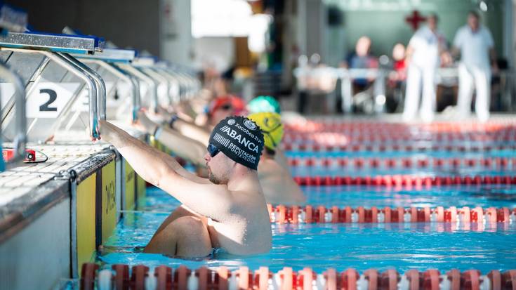 Desgaitasuna duten 258 igerilari lehiatzen ari dira Gasteizen