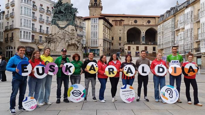 Arabako kirolariek ere bat egin dute Euskaraldiarekin