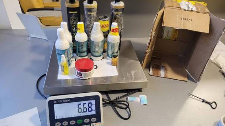 Kokaina bidalketa bat atzeman dute Forondako aireportuan