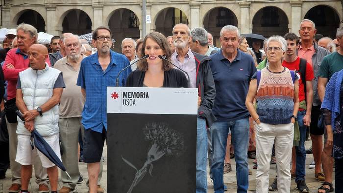 Terrorismoaren Biktimen Memoriala saritzea "bizikidetzaren aurkako erasoa" dela salatu du Memoria Osoak