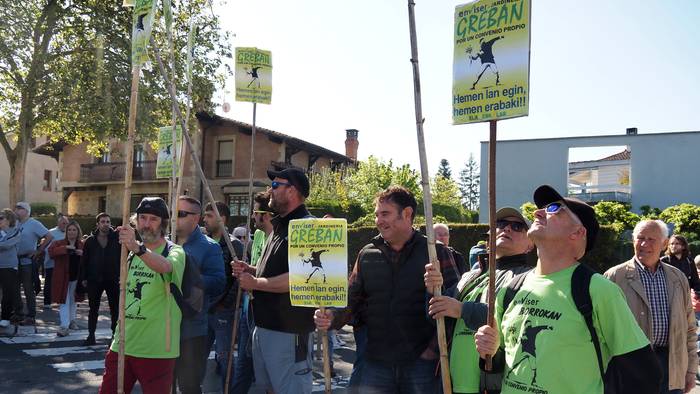 Greban jarraituko dute Gasteizko lorezainek