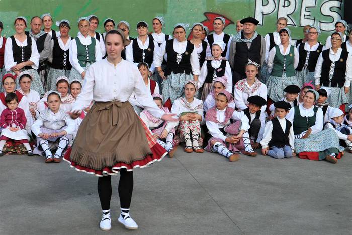 'Euskal dantzatik feminismora'