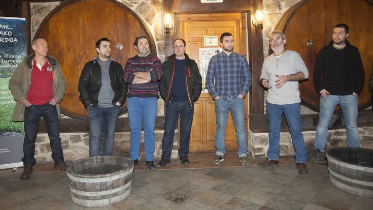 Araban txotx egiteko garaia, zabalik