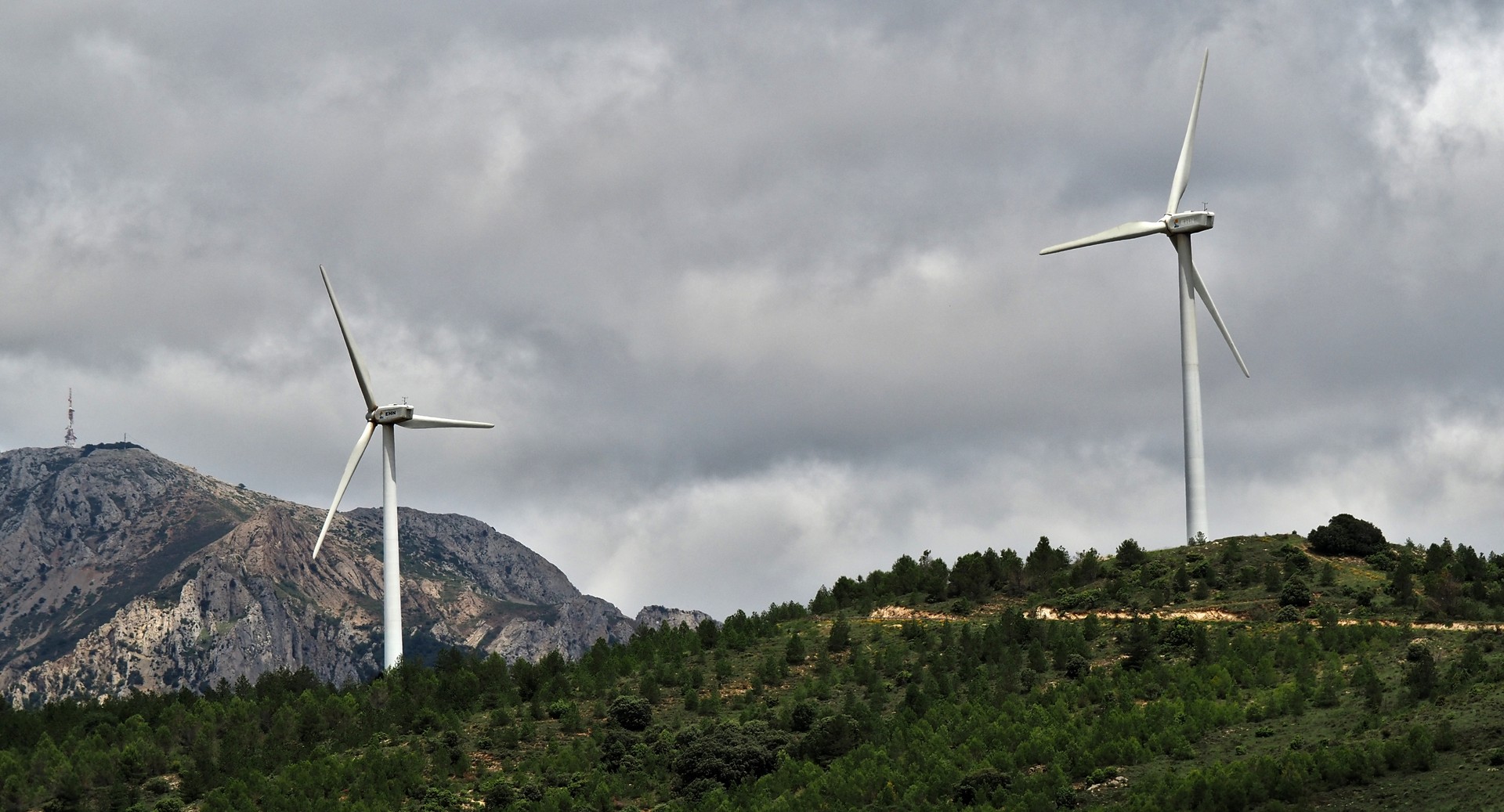 Atzera bota dituzte Labrazako parke eolikoaren aurkako alegazioak