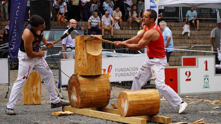 Herri kirolak egunero Foru plazan