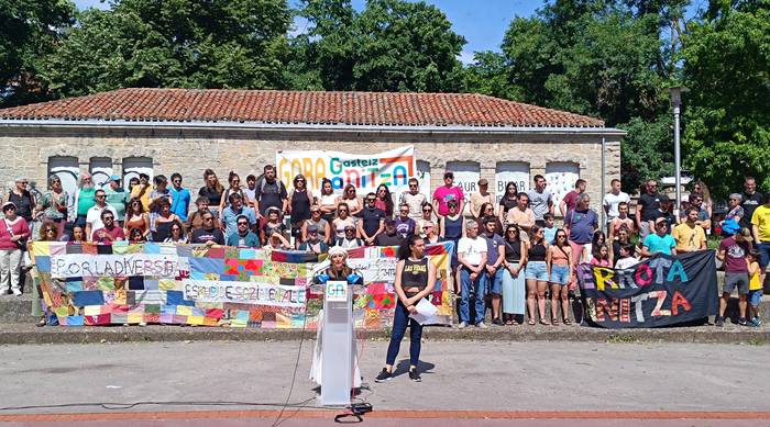 "Nik ere okupatuko nuke lonja bat haien egoeran egonda"