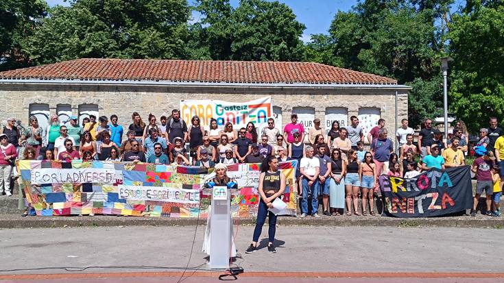 "Nik ere okupatuko nuke lonja bat haien egoeran egonda"