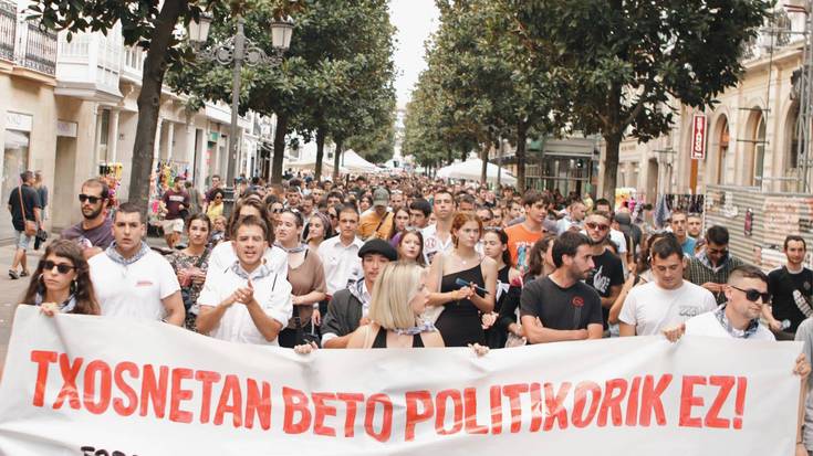 Gasteizko Txosna Batzordeak adierazi du "prozesu zilegi" baten ondorioz geratu zirela kanpoan GKS eta Etxebizitza Sindikatua