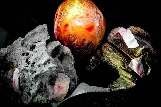 'Harri minak', Bonbon beltz