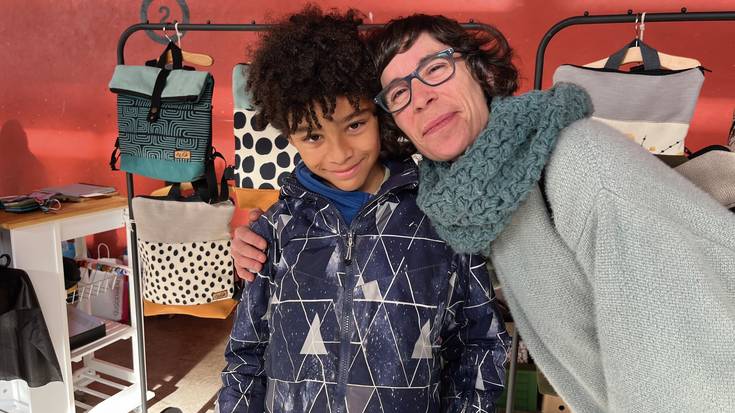 "Bezeroen ilara izaten dut denda aurrean"