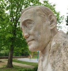 Bizente Goikoetxearen eskulturak erasoa jasan du ostera