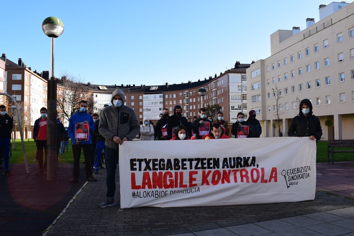 Alokabidek lau seme-alabako familia bat etxegabetuko du Lakuan