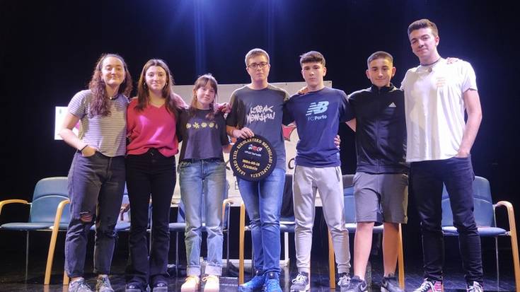 Hegoi Amabizka bertsolariak irabazi du 2024ko Arabako Eskolarteko txapela