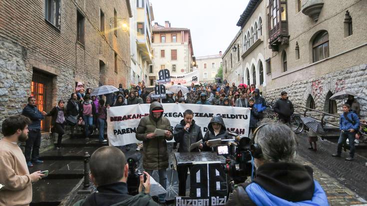 "Berakahk etxegabetzen du", salatu dute Alde Zaharreko bizilagunek