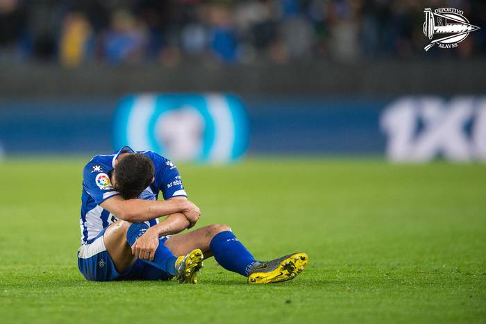 Alaves maldan behera erortzen ari da