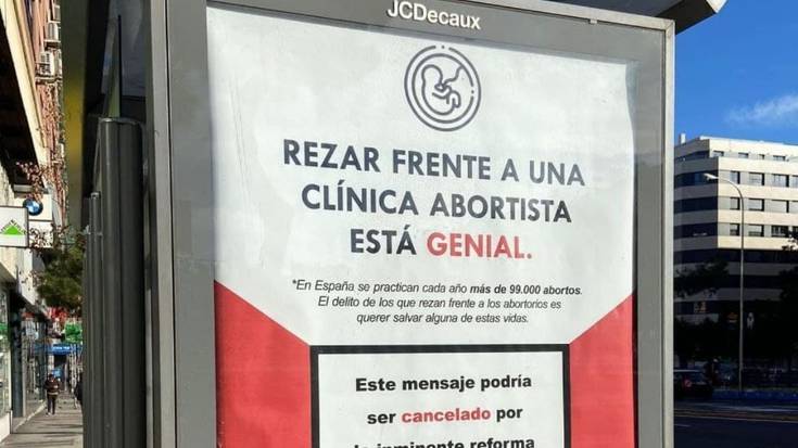 Gasteizko markesinetan abortuaren aurkako kartelak jarri dituzte