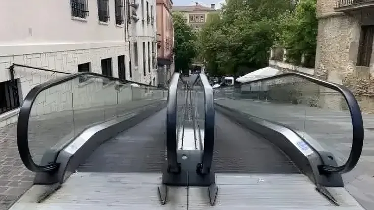 Isuna jarriko diote eskailera mekanikoak mantentzen dituen enpresari