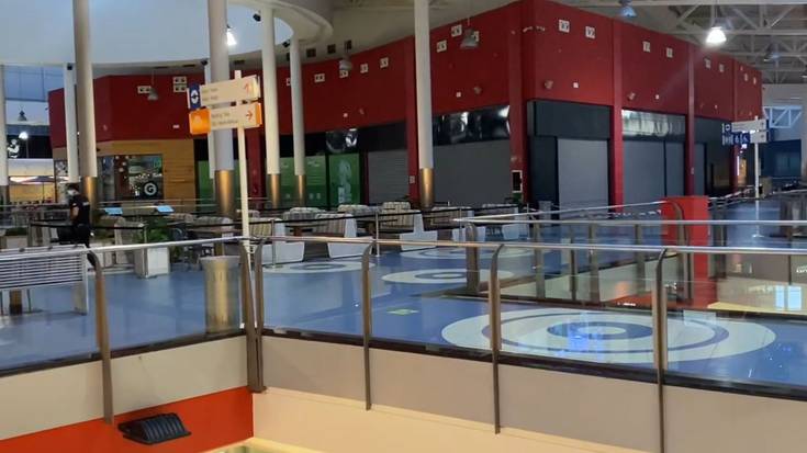 Ertzaintzak Boulevard merkataritza gunea hustu du, motxila susmagarri batengatik