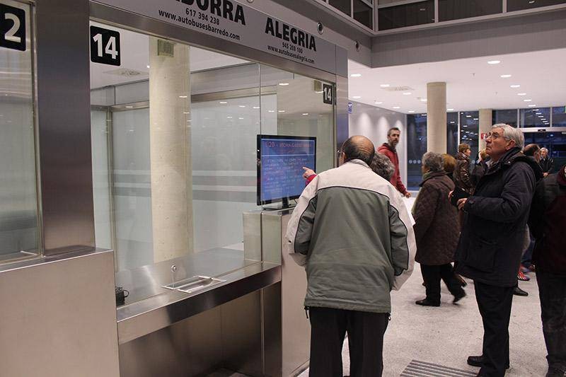 Autobus geltokiko lehiatiletako langileen egoera "jasangaitza", UGTren esanetan