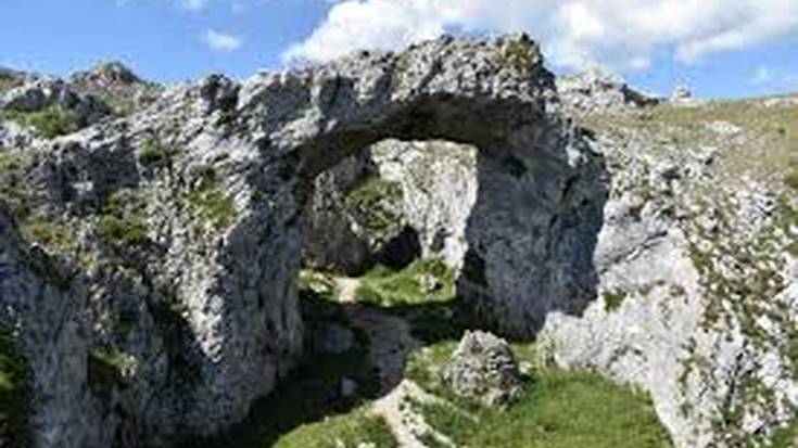 [GEUREKIN MENDIRA]: Lezaundi