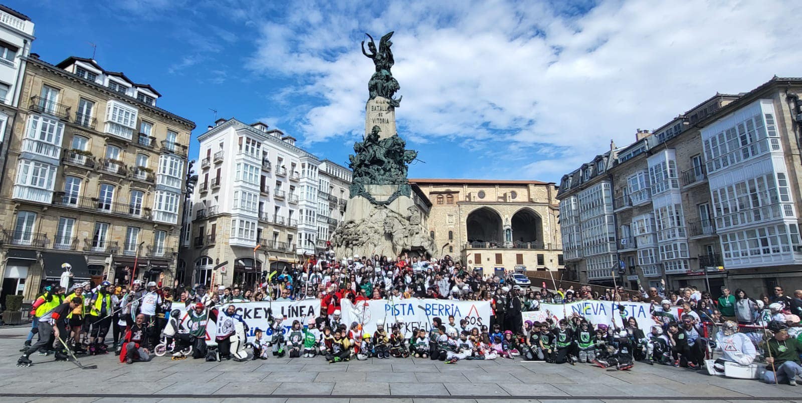 Protesta kalera eraman dute hockey jokalariek